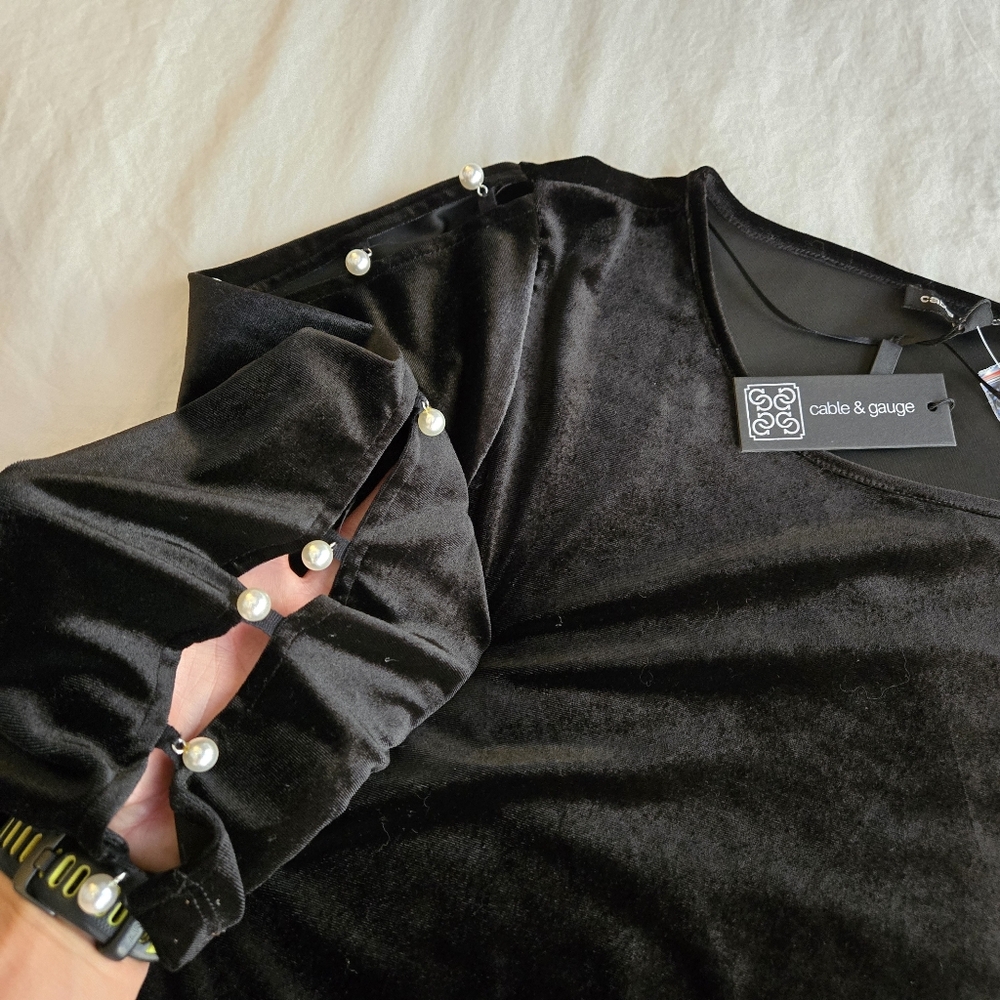 Cable & Gauge sz XL black velvet 3/4 sleeve top, arm cutout & pearl button NWT - Picture 2 of 7